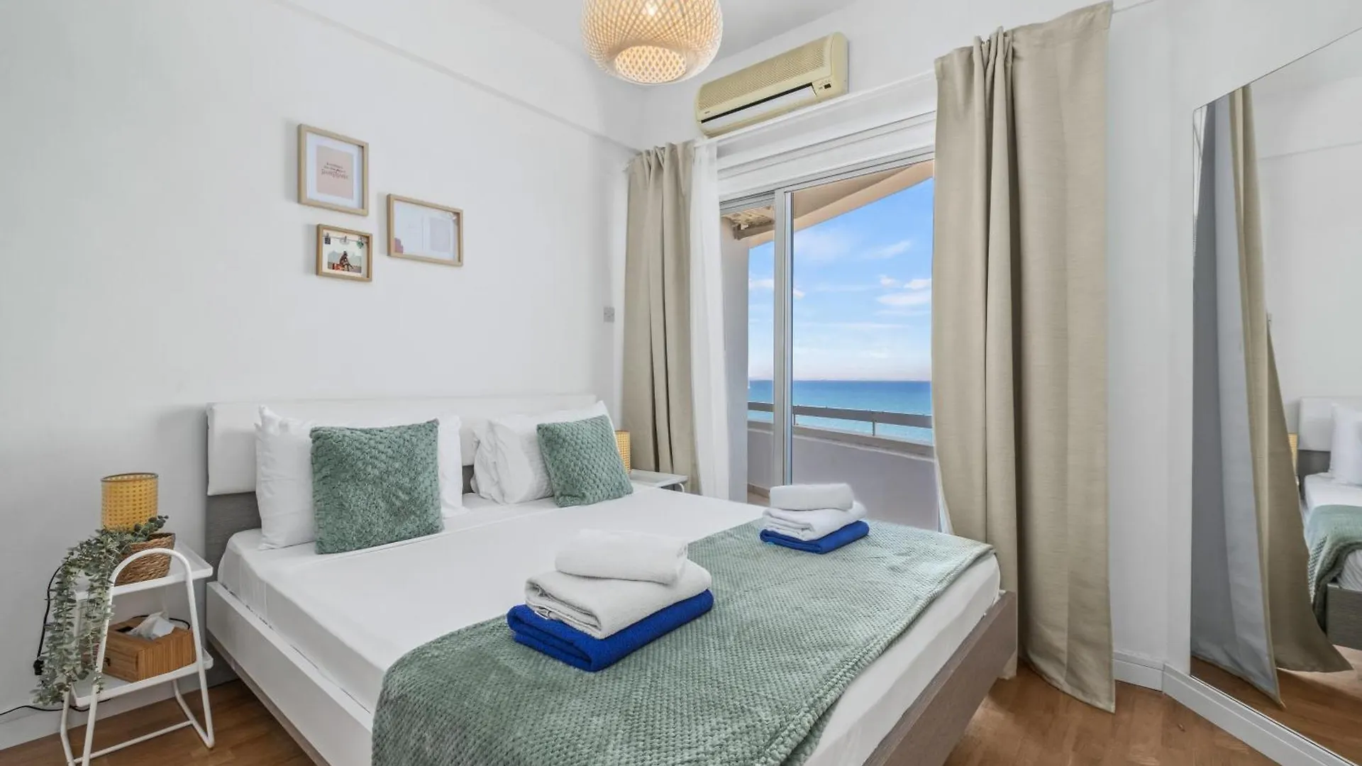 דירה לרנקה Lazuli Sea View Beachfront- Ap 61